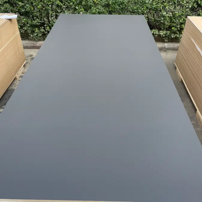 Acrylbeschichtete MDF-Platte