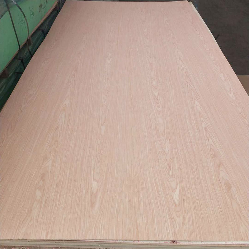 Mit bionischem Holzfurnier beschichtetes Brett