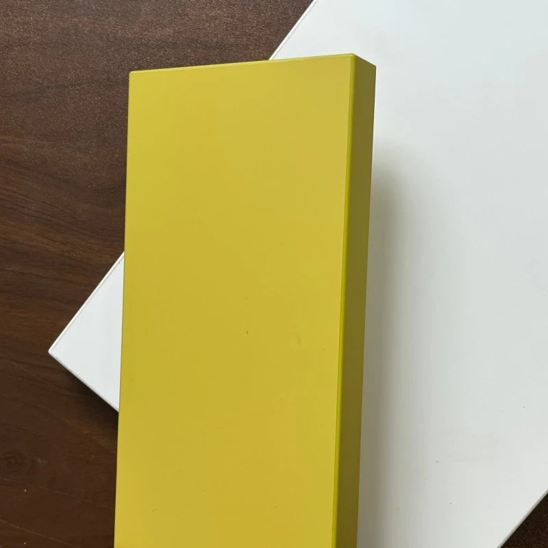 Farbige Acrylplatte