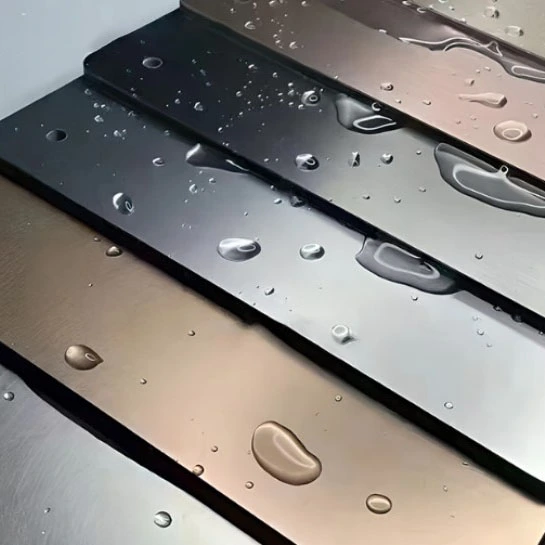 Klebeplatte aus gebürstetem Metall